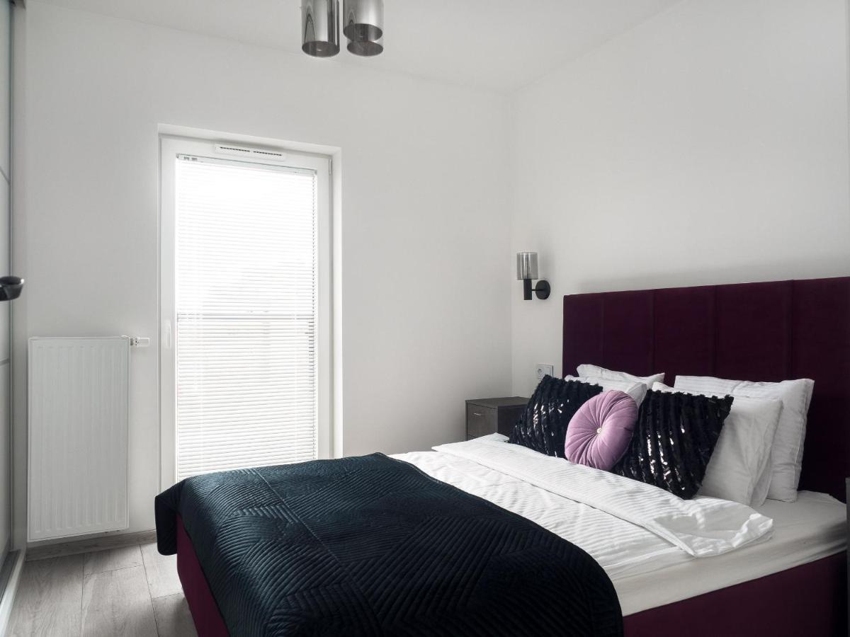 Szwedzka 22C Separate Bedroom Free Garage By Perfect Apart Варшава Экстерьер фото
